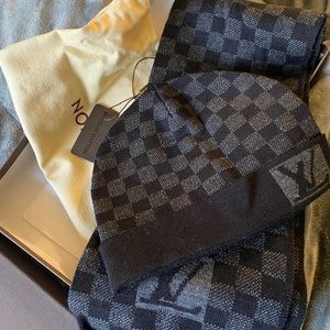 Damier louis vuitton scarf & hat set like new